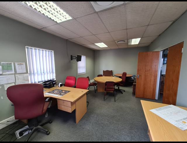 1,414M² WAREHOUSE TO LET IN MEADOWDALE